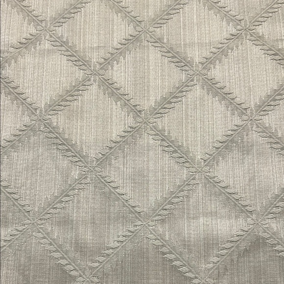 Source Unknown Cream Diamond Pattern Table Runner - Picture 5 of 5